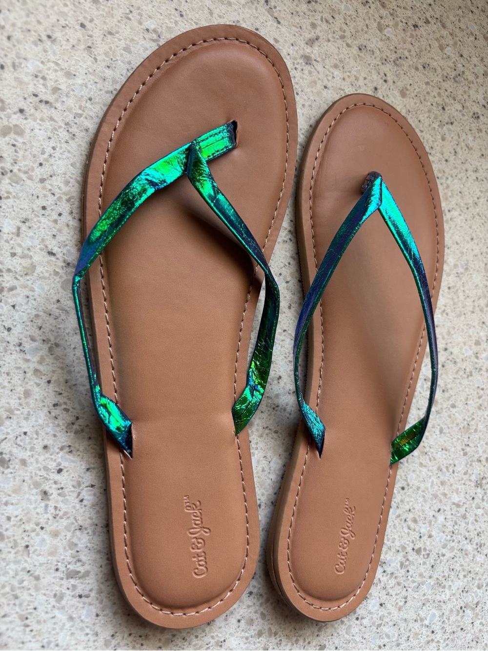 Cat & Jack Kids Sandals Iridescent Green Flip Flops in Size Large 4/5 LIKE NEW - Picture 3 of 6